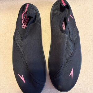 Women's Speedo water/pool shoes size 7